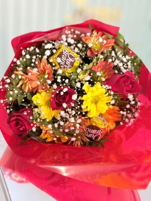 BUQUÊ 3 ROSAS 2 BOMBONS